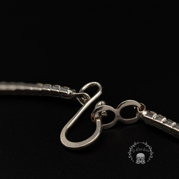 Minimalist Thin Crystal Rhinestone Circlet Choker Necklace in Silver Tone - Picture 5 of 6